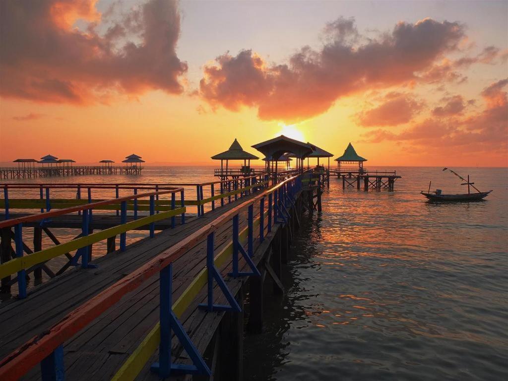 Hotel Dafam Pacific Caesar Surabaya Ngoại thất bức ảnh