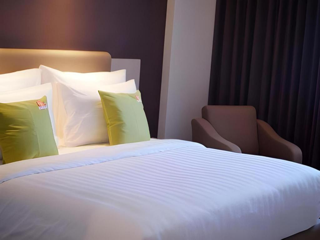 Hotel Dafam Pacific Caesar Surabaya Ngoại thất bức ảnh